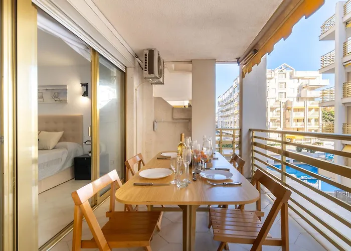 アパート Novelty-primera Linea Mar